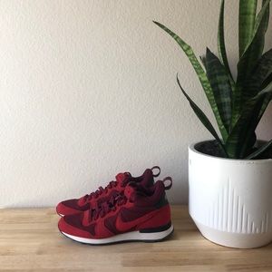 NEW NIKE Internationalist Sneaker in Red